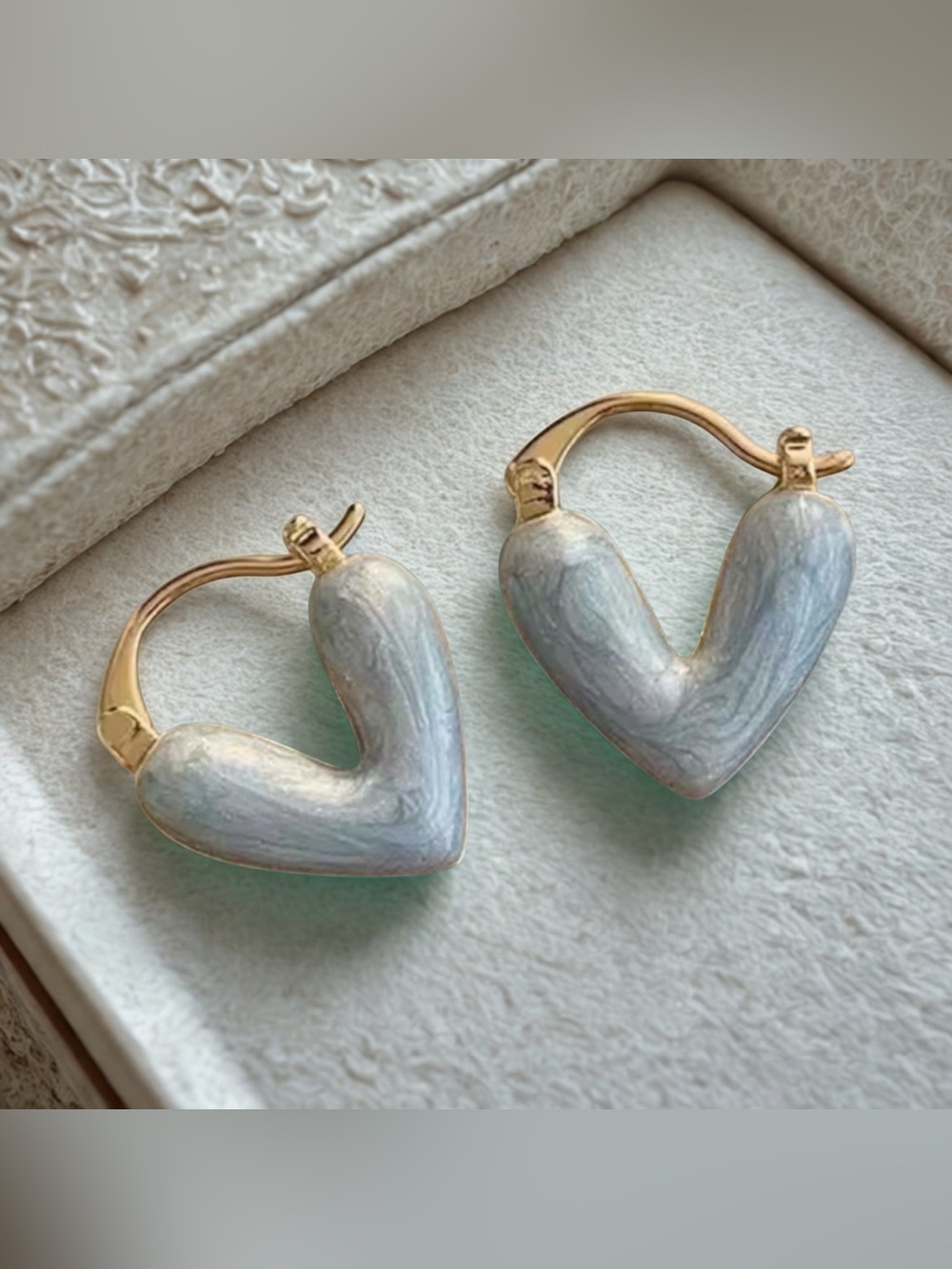 💛Elegant Gold-Tone Pearlescent Blue Heart Hoop Earrings/NIP💛 - Picture 2 of 2